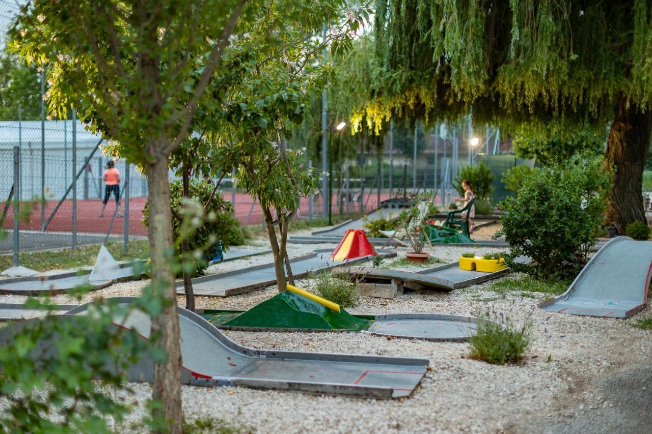 Balatontourist Fuered Camping & Bungalows 巴拉顿菲赖德 外观 照片