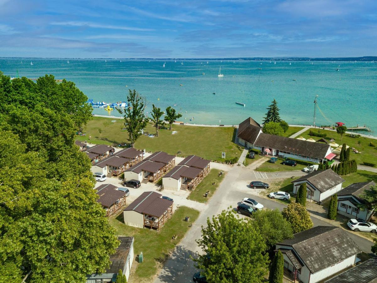 Balatontourist Fuered Camping & Bungalows 巴拉顿菲赖德 外观 照片