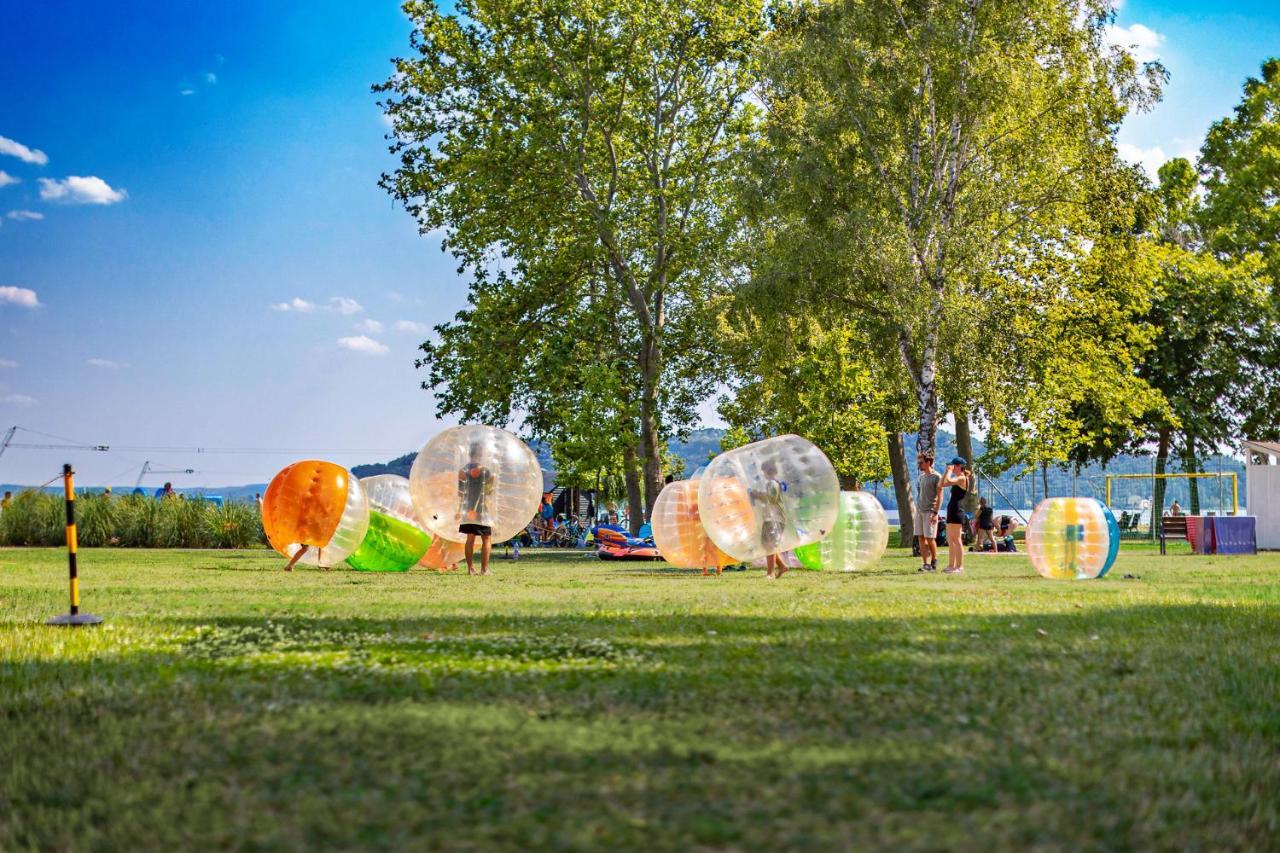 Balatontourist Fuered Camping & Bungalows 巴拉顿菲赖德 外观 照片