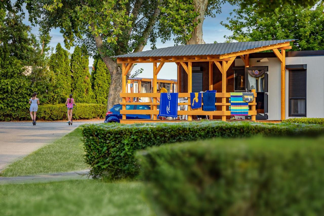 Balatontourist Fuered Camping & Bungalows 巴拉顿菲赖德 外观 照片