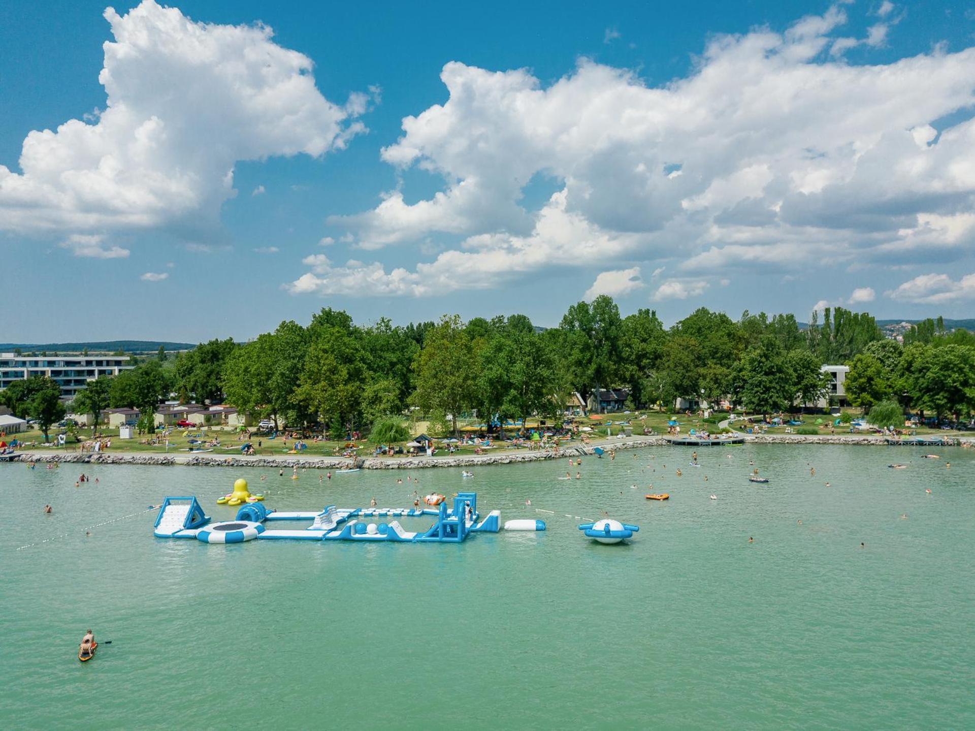 Balatontourist Fuered Camping & Bungalows 巴拉顿菲赖德 外观 照片