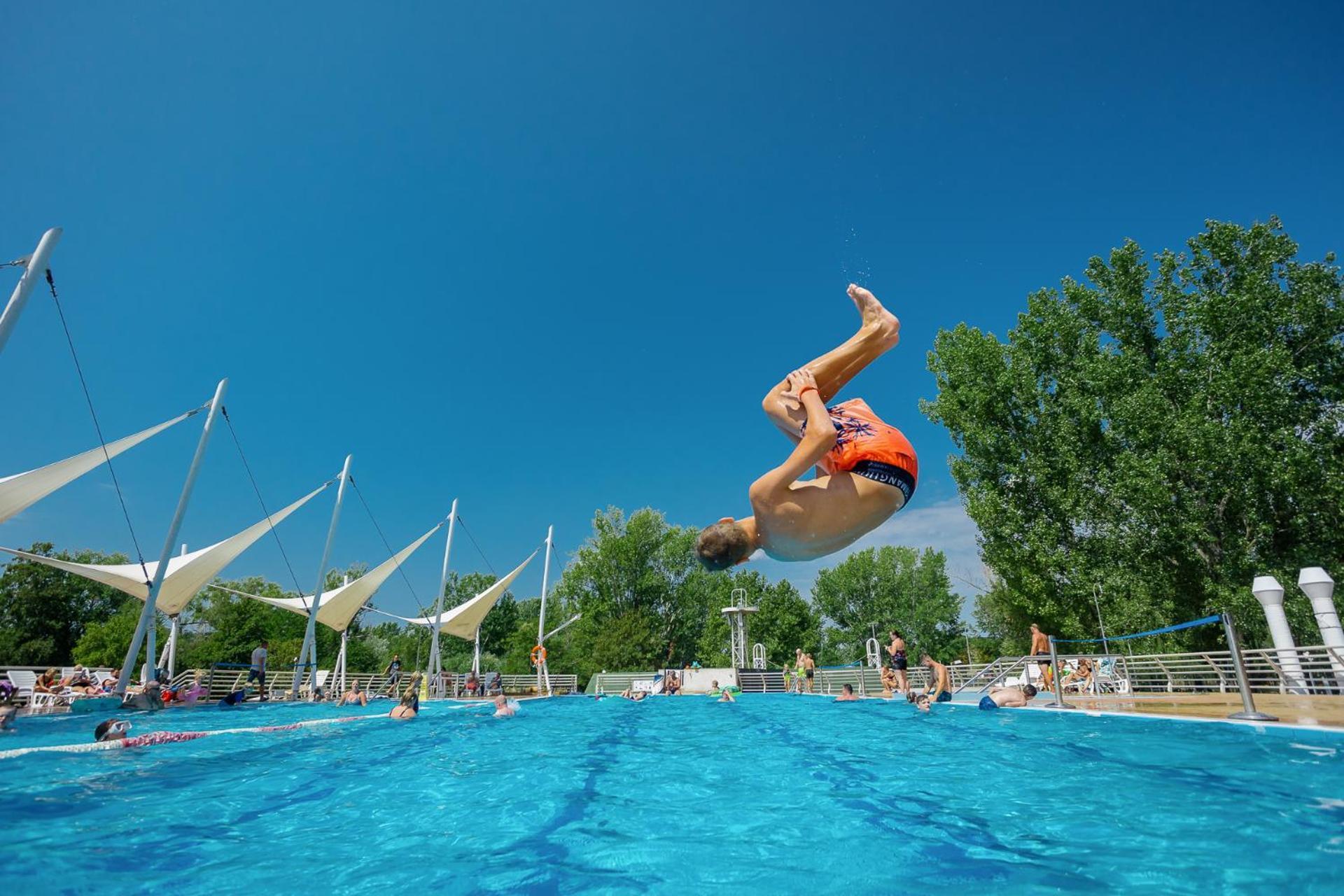 Balatontourist Fuered Camping & Bungalows 巴拉顿菲赖德 外观 照片