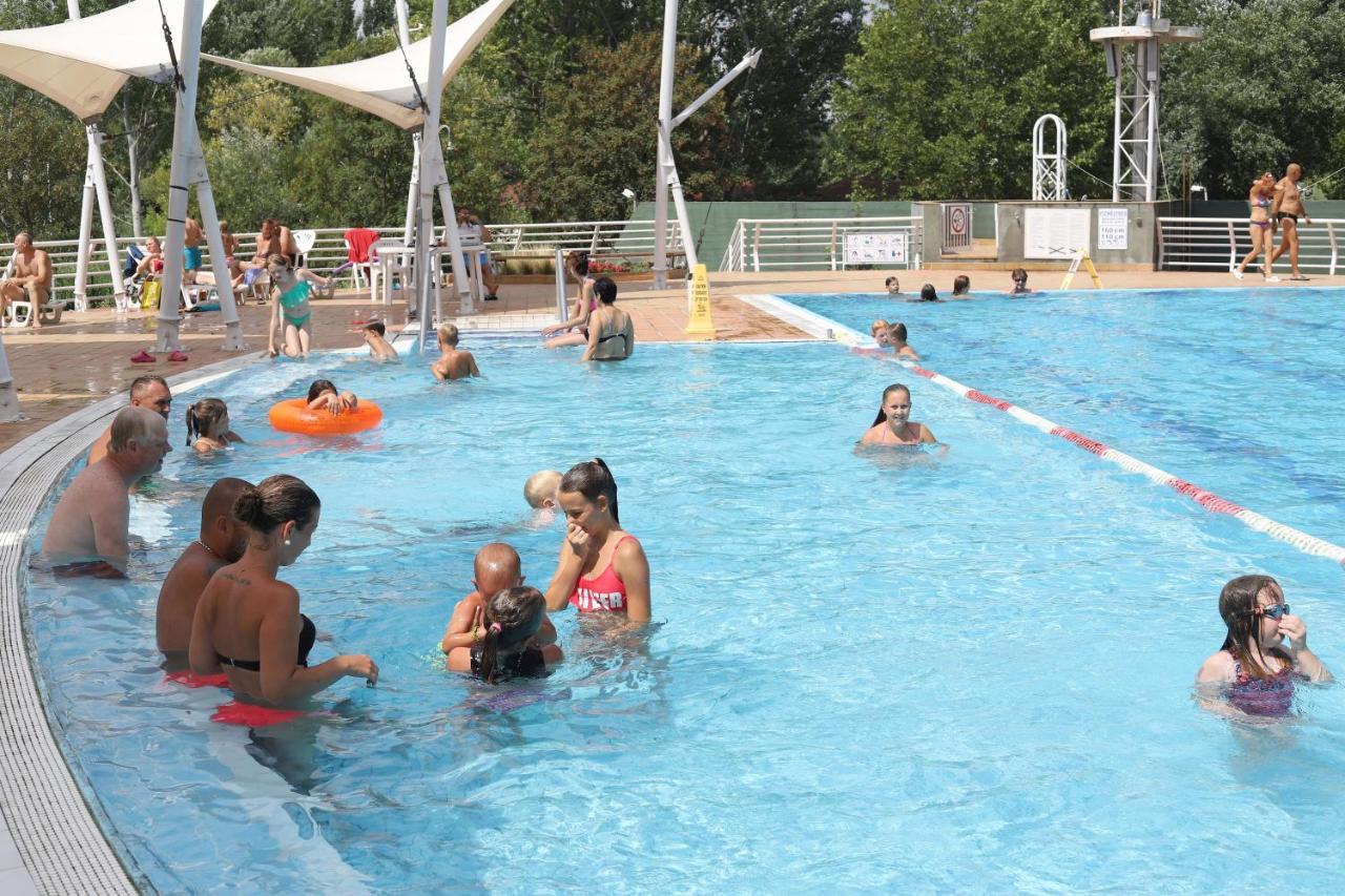 Balatontourist Fuered Camping & Bungalows 巴拉顿菲赖德 外观 照片