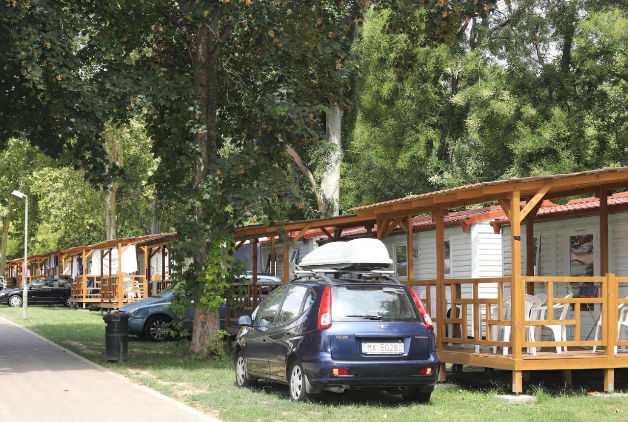 Balatontourist Fuered Camping & Bungalows 巴拉顿菲赖德 外观 照片